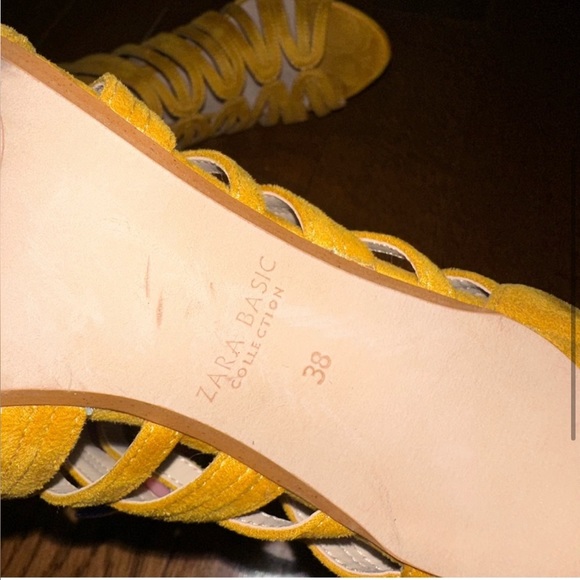 Caged suede heels - Picture 3 of 10